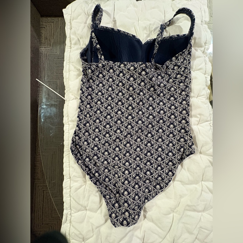 NIP TUCK SWIM US10 women’s Joanne one-piece swimsuit, blue/cream design EUC - Picture 2 of 8